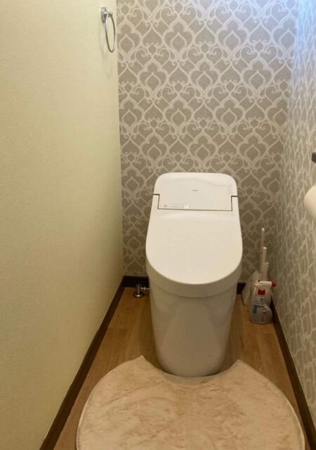 トイレ：宮城県利府町　リフォームで明るいトイレに