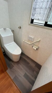 トイレ：宮城県多賀城市　カッコいい床のトイレリフォーム