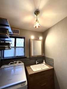 洗面台：宮城県名取市　ヴィンテージ感で過ごしやすい洗面室リフォーム