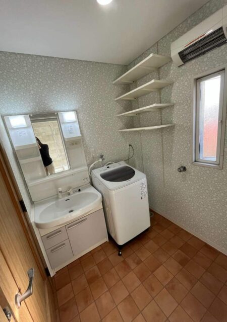 洗面台：宮城県仙台市泉区　洗面室に棚＋内装リフォーム