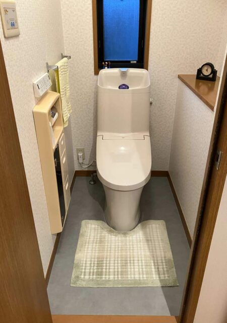 トイレ：宮城県名取市　LIXIL一体型トイレと内装リフォーム