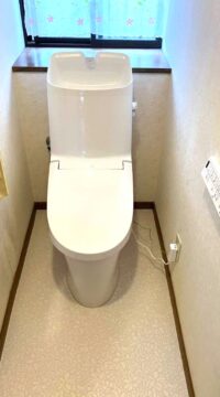 トイレ:宮城県宮城郡亘理町 LIXILのトイレ+床のリフォーム
