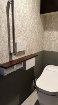 トイレ:宮城県仙台市太白区 柄クロスが映える、ホテルライクなトイレリフォーム