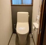 トイレ:宮城県多賀城市 アクセント壁×タイル調の快適なトイレリフォーム