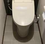 トイレ:宮城県多賀城市 アクセント壁×タイル調の快適なトイレリフォーム