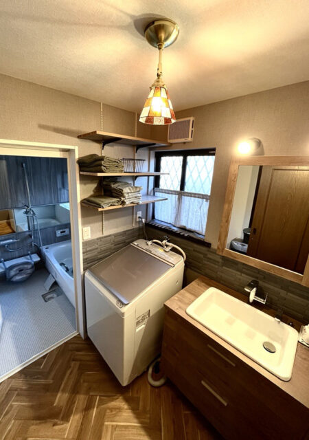 洗面台:宮城県名取市 悩みを解消!ヴィンテージ感で統一した浴室・洗面室リフォーム