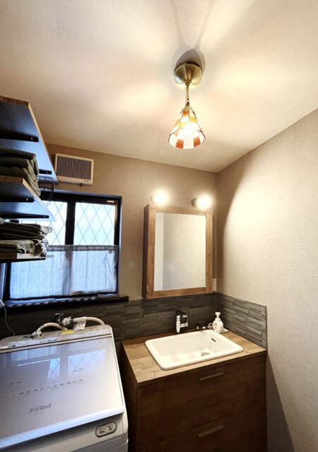 洗面台:宮城県名取市 悩みを解消!ヴィンテージ感で統一した浴室・洗面室リフォーム