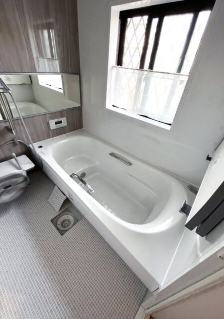 お風呂:宮城県名取市 悩みを解消!ヴィンテージ感で統一した浴室・洗面室リフォーム